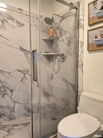 4 CRIMSON Court, Pekin, IL 61554