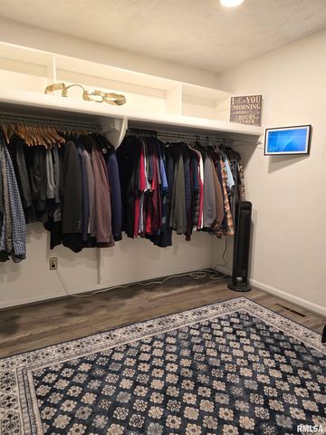 4 CRIMSON Court, Pekin, IL 61554