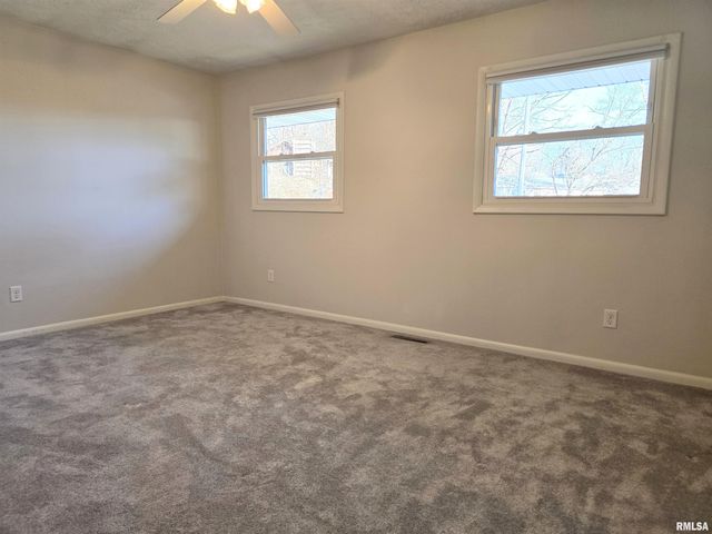 4 CRIMSON Court, Pekin, IL 61554