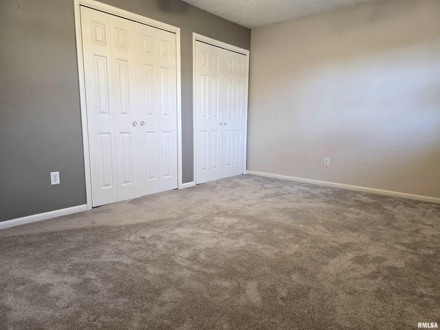 4 CRIMSON Court, Pekin, IL 61554