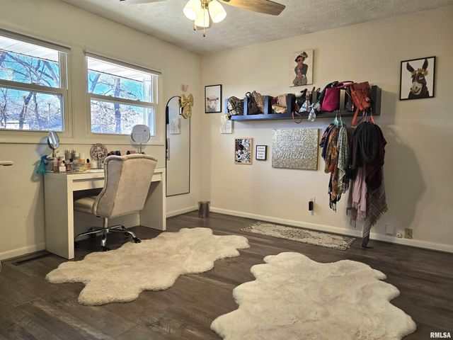 4 CRIMSON Court, Pekin, IL 61554