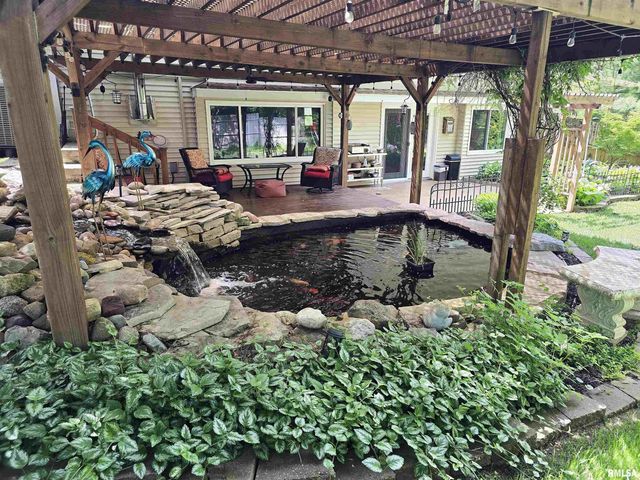 4 CRIMSON Court, Pekin, IL 61554