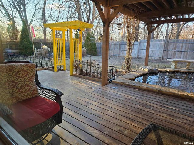 4 CRIMSON Court, Pekin, IL 61554