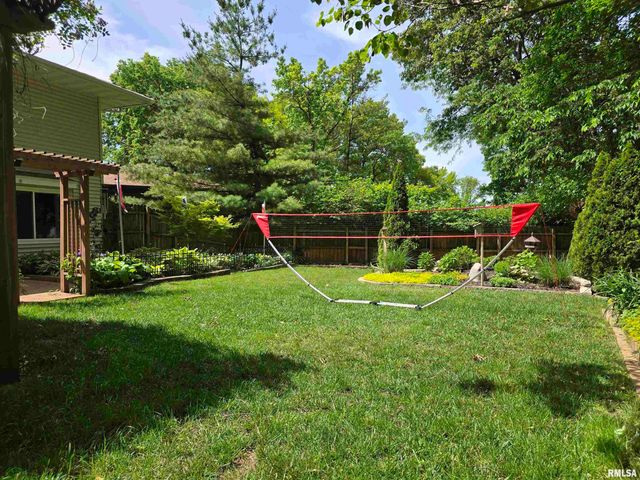 4 CRIMSON Court, Pekin, IL 61554