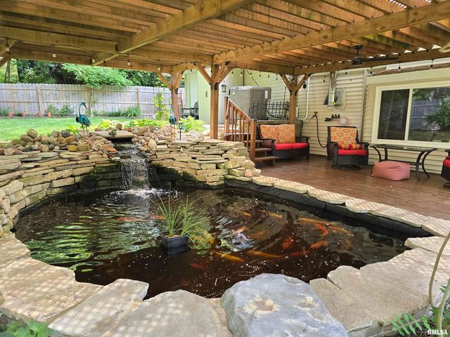 4 CRIMSON Court, Pekin, IL 61554