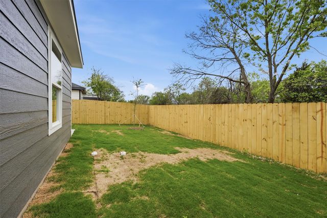 1012 S 1st Street, Sherman, TX 75090