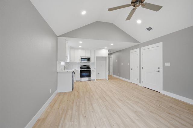 1012 S 1st Street, Sherman, TX 75090