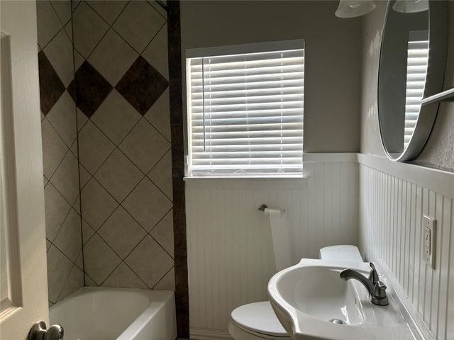 5704 Hiett Court, Fort Worth, TX 76112