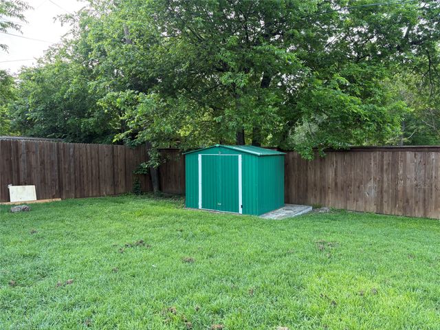 5704 Hiett Court, Fort Worth, TX 76112