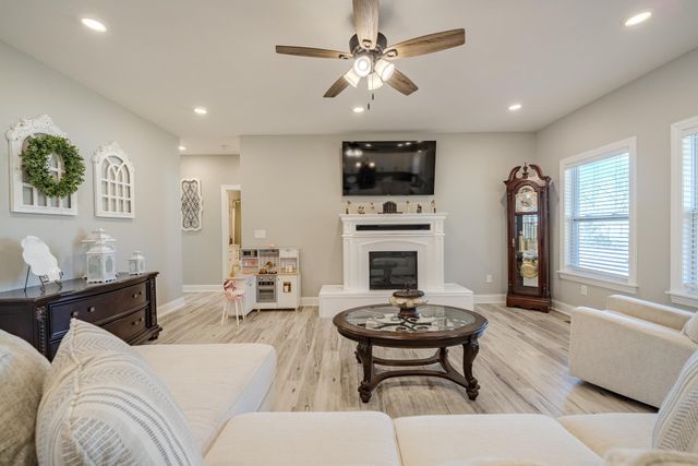 190 CORDOVA CV, Savannah, TN 38372