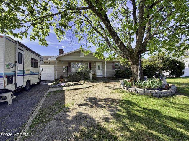 1616 2nd Avenue, Toms River, NJ 08757