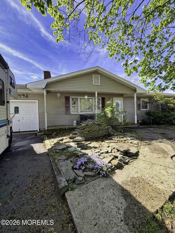 1616 2nd Avenue, Toms River, NJ 08757
