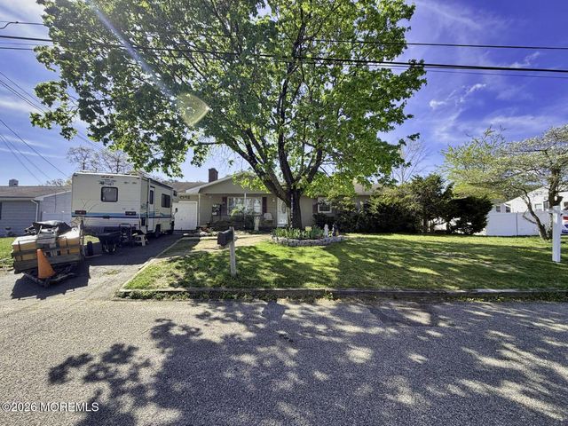 1616 2nd Avenue, Toms River, NJ 08757