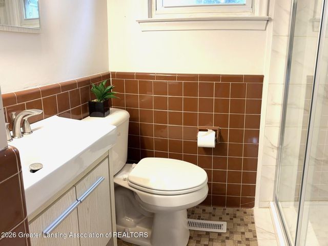 3824 Schlee Street, Lansing, MI 48910