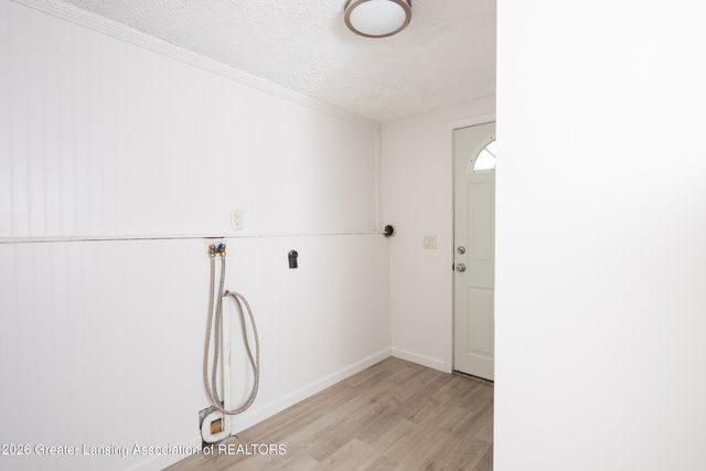 3824 Schlee Street, Lansing, MI 48910