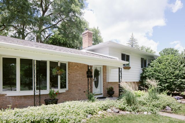 3824 Schlee Street, Lansing, MI 48910