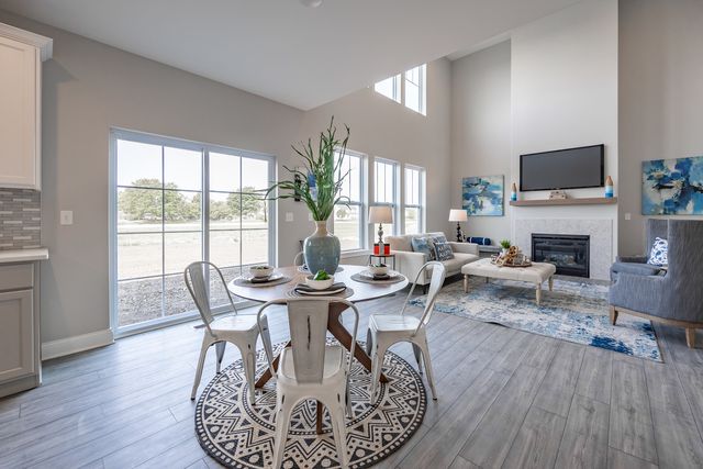 5916 Woody Creek Lane, Bettendorf, IA 52722