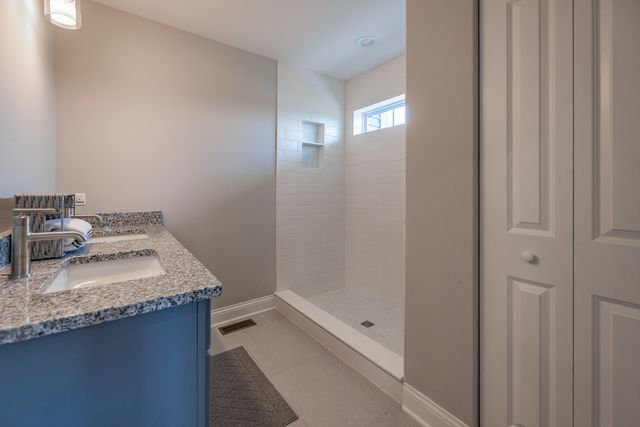 5916 Woody Creek Lane, Bettendorf, IA 52722
