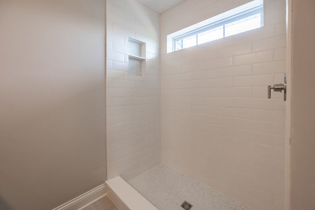 5916 Woody Creek Lane, Bettendorf, IA 52722
