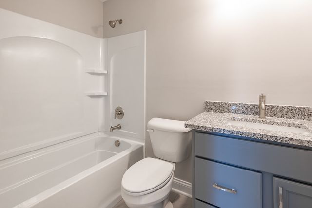 5916 Woody Creek Lane, Bettendorf, IA 52722