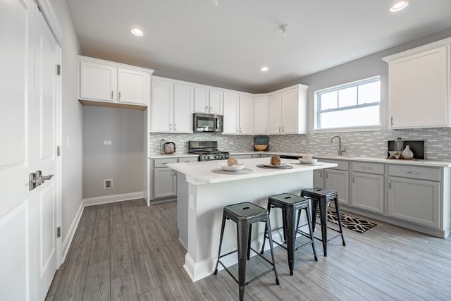 5916 Woody Creek Lane, Bettendorf, IA 52722