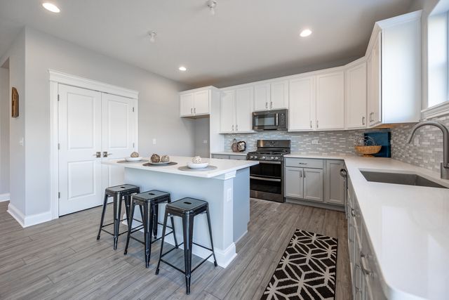 5916 Woody Creek Lane, Bettendorf, IA 52722