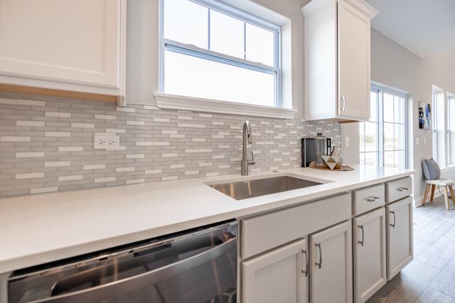 5916 Woody Creek Lane, Bettendorf, IA 52722