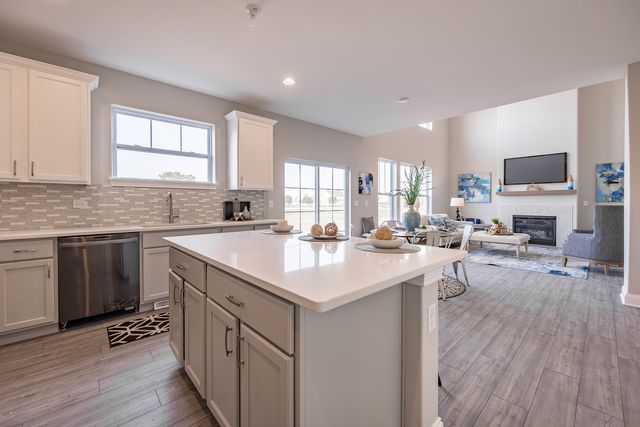 5916 Woody Creek Lane, Bettendorf, IA 52722