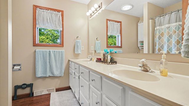 2815 Dunkirk Drive, Saginaw Twp, MI 48603