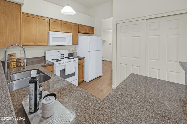 7667 E Park View Drive, Tucson, AZ 85715