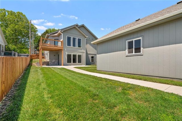 8435 Ottawa Street, De Soto, KS 66018