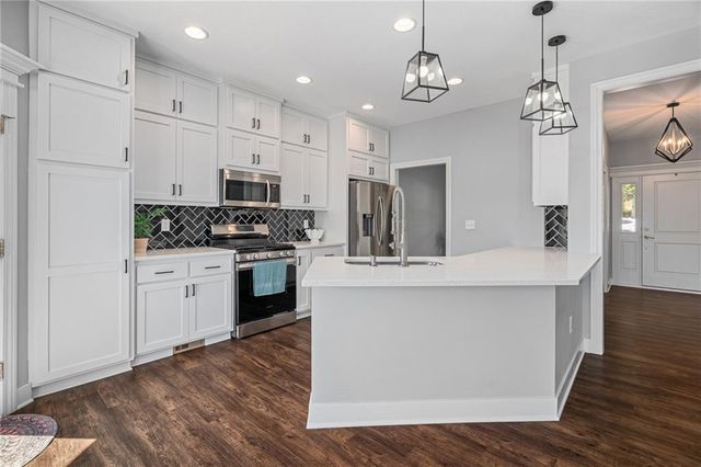 8435 Ottawa Street, De Soto, KS 66018