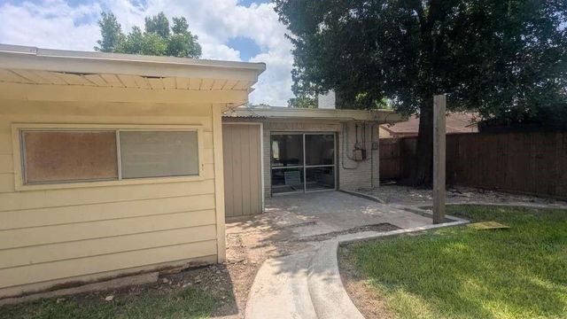 6815 Moss Oaks Drive, Houston, TX 77050