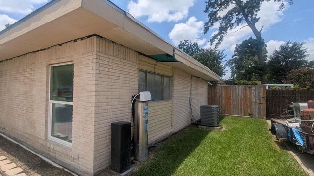 6815 Moss Oaks Drive, Houston, TX 77050