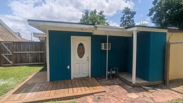 6815 Moss Oaks Drive, Houston, TX 77050