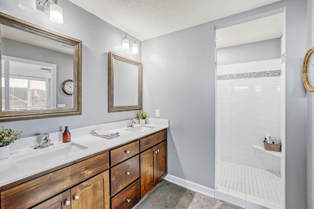 17821 Essex Lane, Farmington, MN 55044