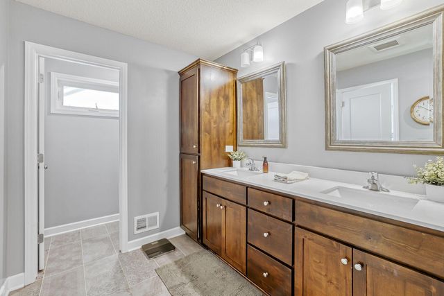 17821 Essex Lane, Farmington, MN 55044