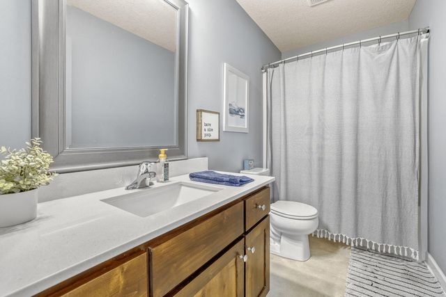 17821 Essex Lane, Farmington, MN 55044