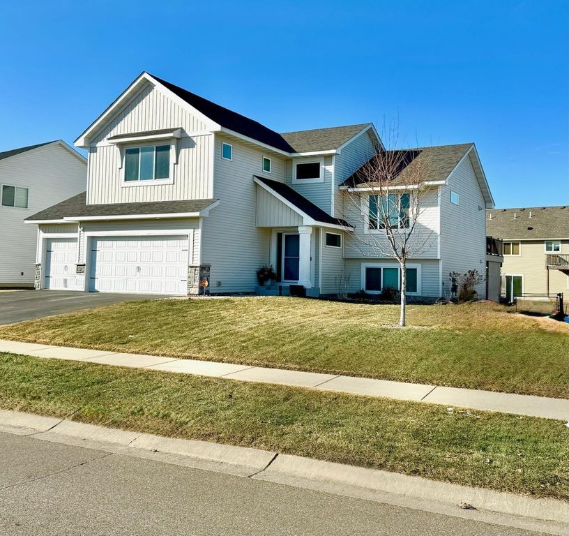 17821 Essex Lane, Farmington, MN 55044