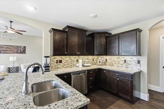 4801 BREAKERS CT, Columbia, MO 65203