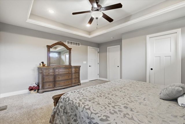 4801 BREAKERS CT, Columbia, MO 65203