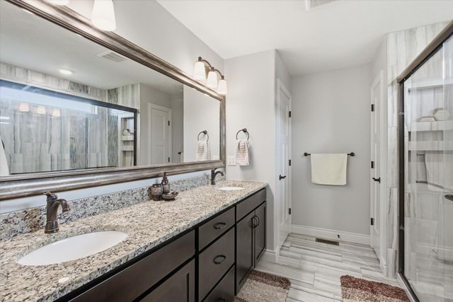 4801 BREAKERS CT, Columbia, MO 65203