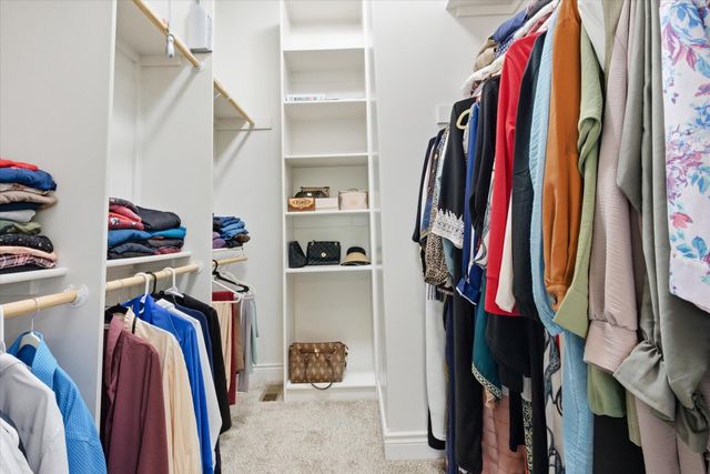 4801 BREAKERS CT, Columbia, MO 65203