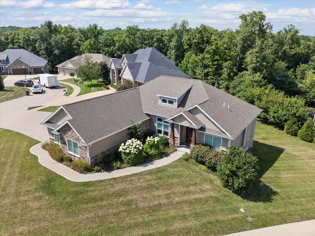 4801 BREAKERS CT, Columbia, MO 65203