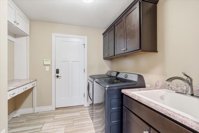 4801 BREAKERS CT, Columbia, MO 65203