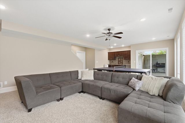 4801 BREAKERS CT, Columbia, MO 65203