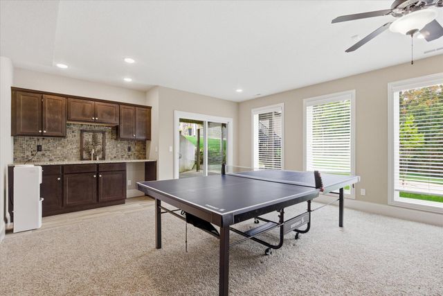 4801 BREAKERS CT, Columbia, MO 65203