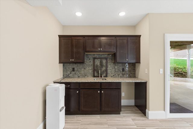 4801 BREAKERS CT, Columbia, MO 65203