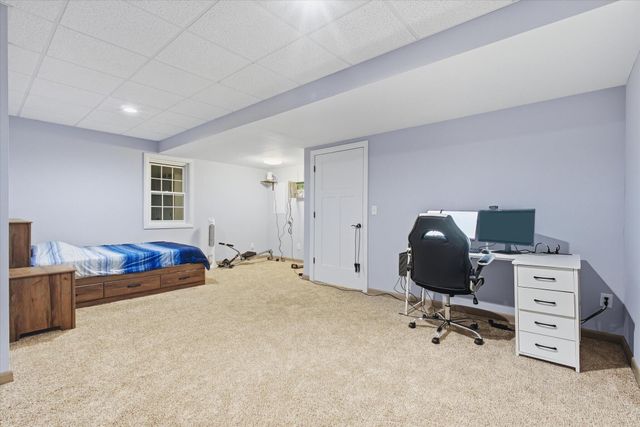 4801 BREAKERS CT, Columbia, MO 65203