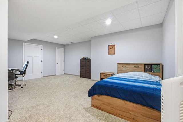 4801 BREAKERS CT, Columbia, MO 65203